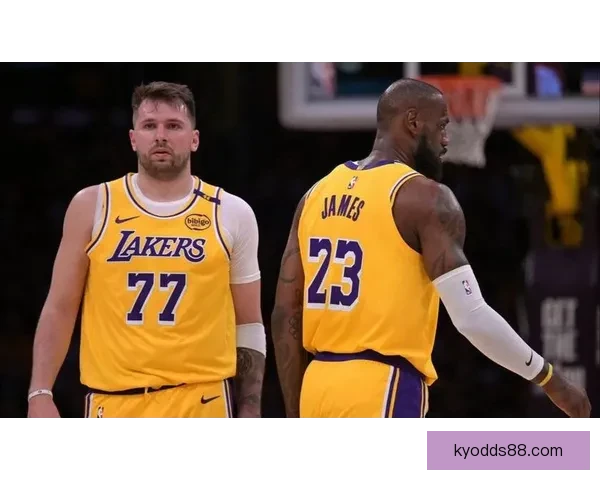 雷迪克赞东契奇末节表现堪称教科书 詹姆斯状态让自己感到身材走样